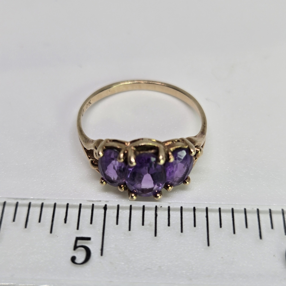 10K Yellow Gold Elegant Trio Amethyst  Purple Gemstone Vintage Ring - Picture 8 of 9